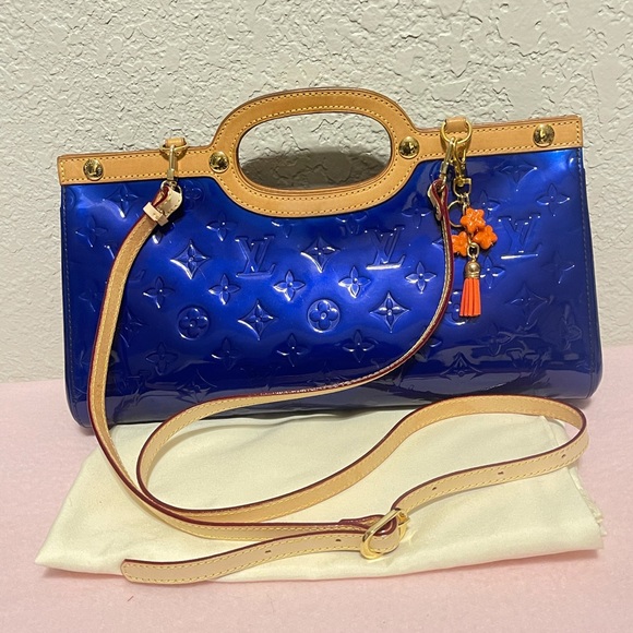 Louis Vuitton Handbags - 👜Authentic Louis Vuitton Roxbury Drive Bag